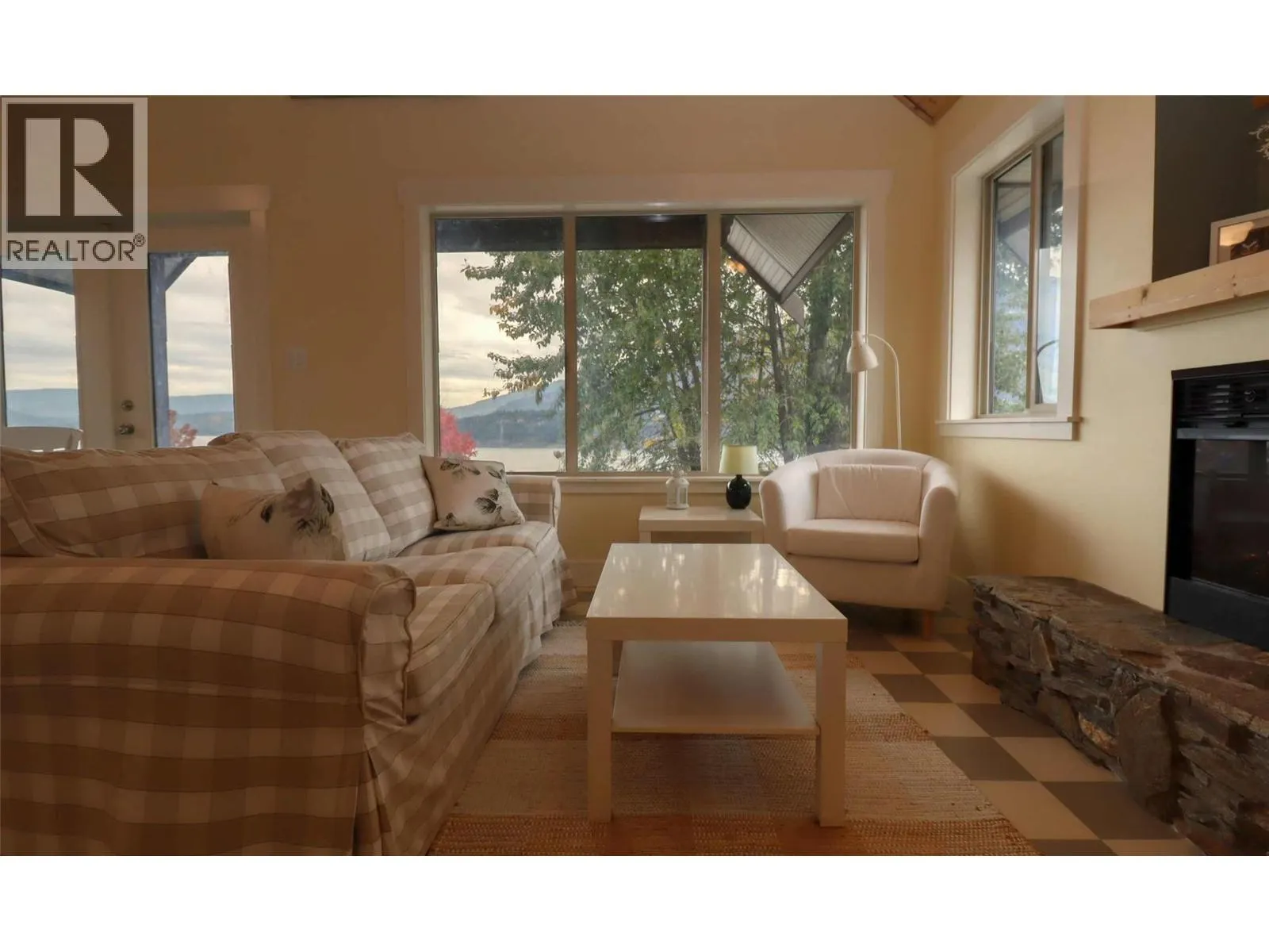 2633 Squilax Anglemont Road Lot# 195