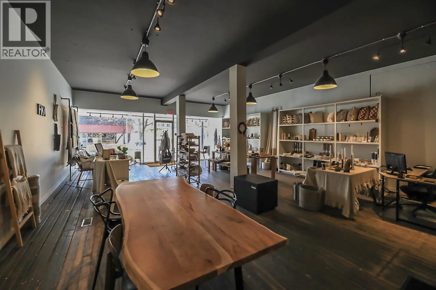 10122/24 MAIN Street