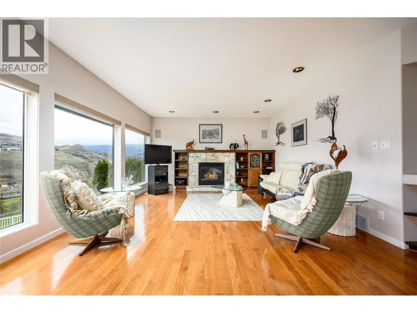 305 Country Estate Place