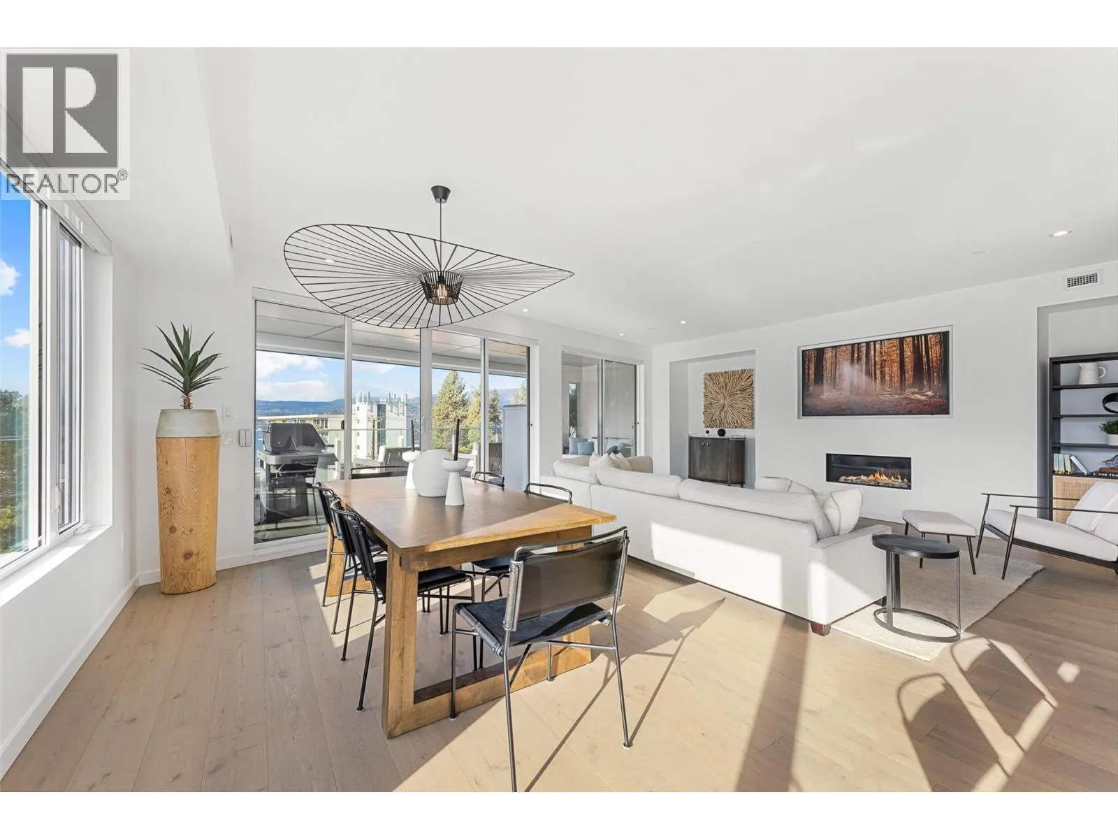 4071 Lakeshore Road Unit# 402