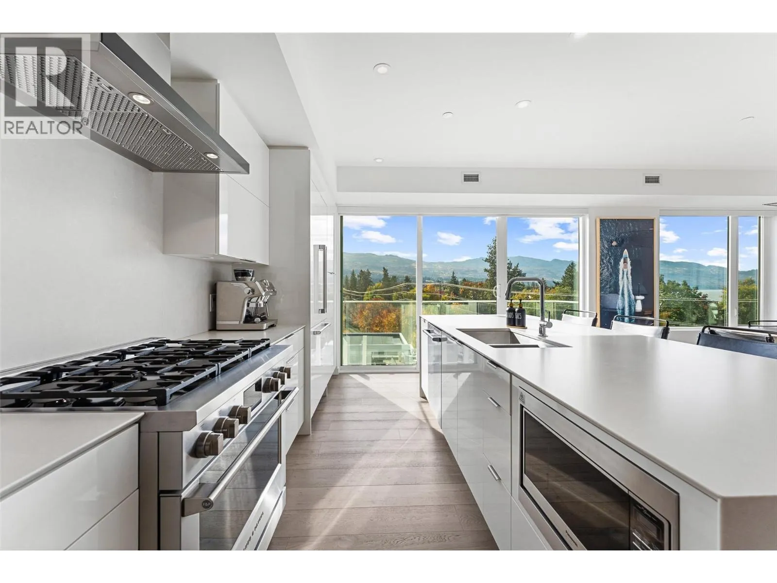 4071 Lakeshore Road Unit# 402