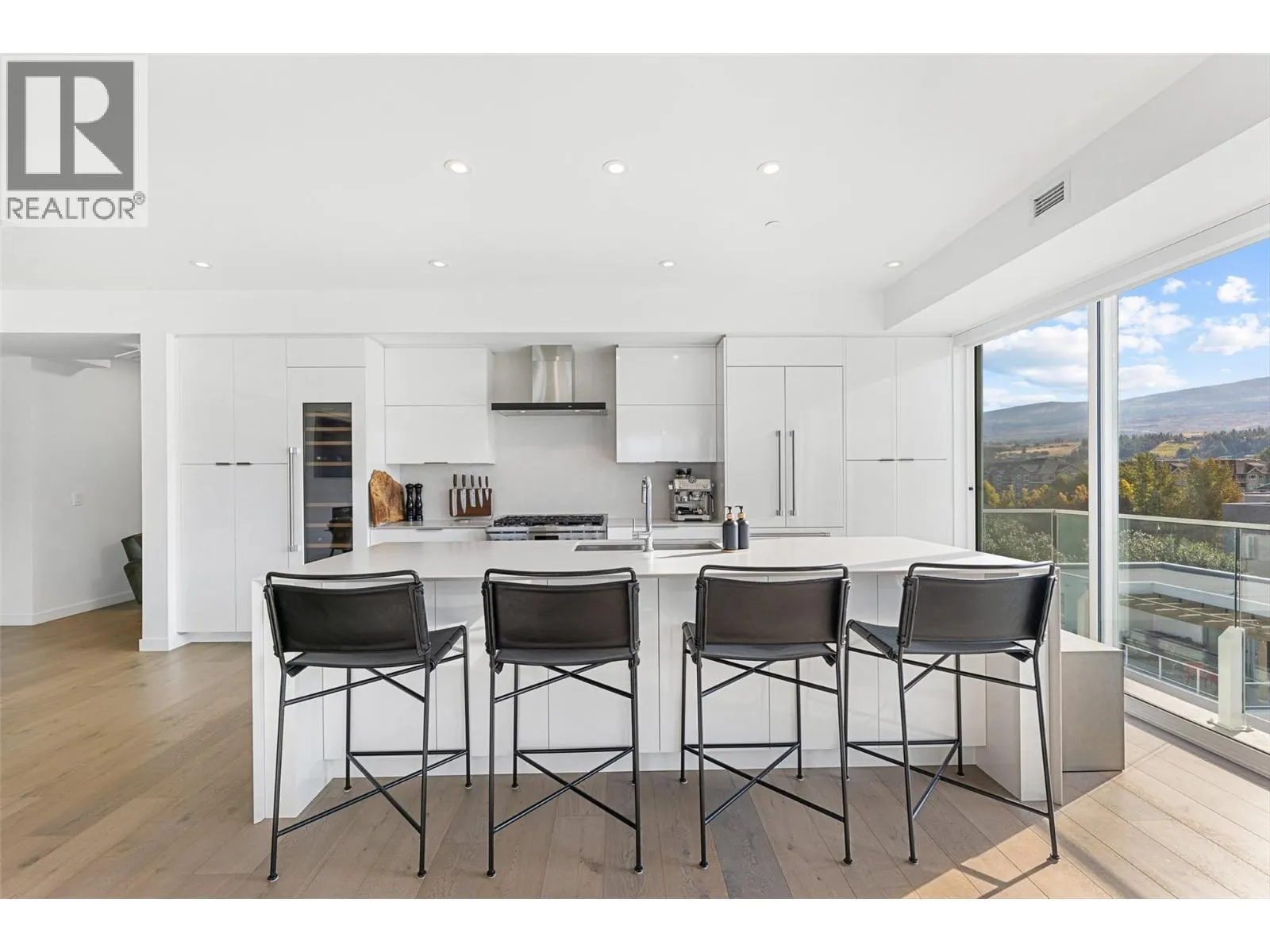 4071 Lakeshore Road Unit# 402