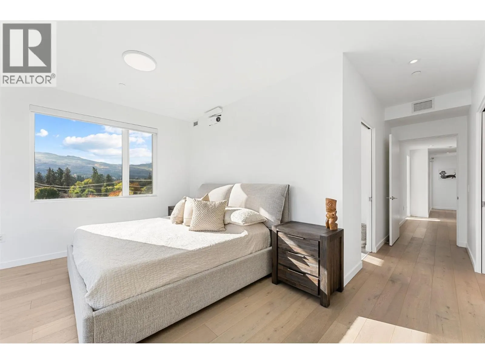 4071 Lakeshore Road Unit# 402