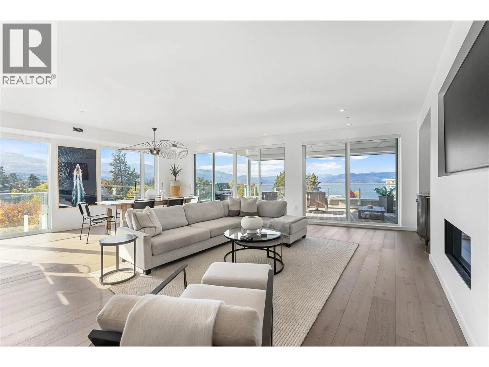 4071 Lakeshore Road Unit# 402