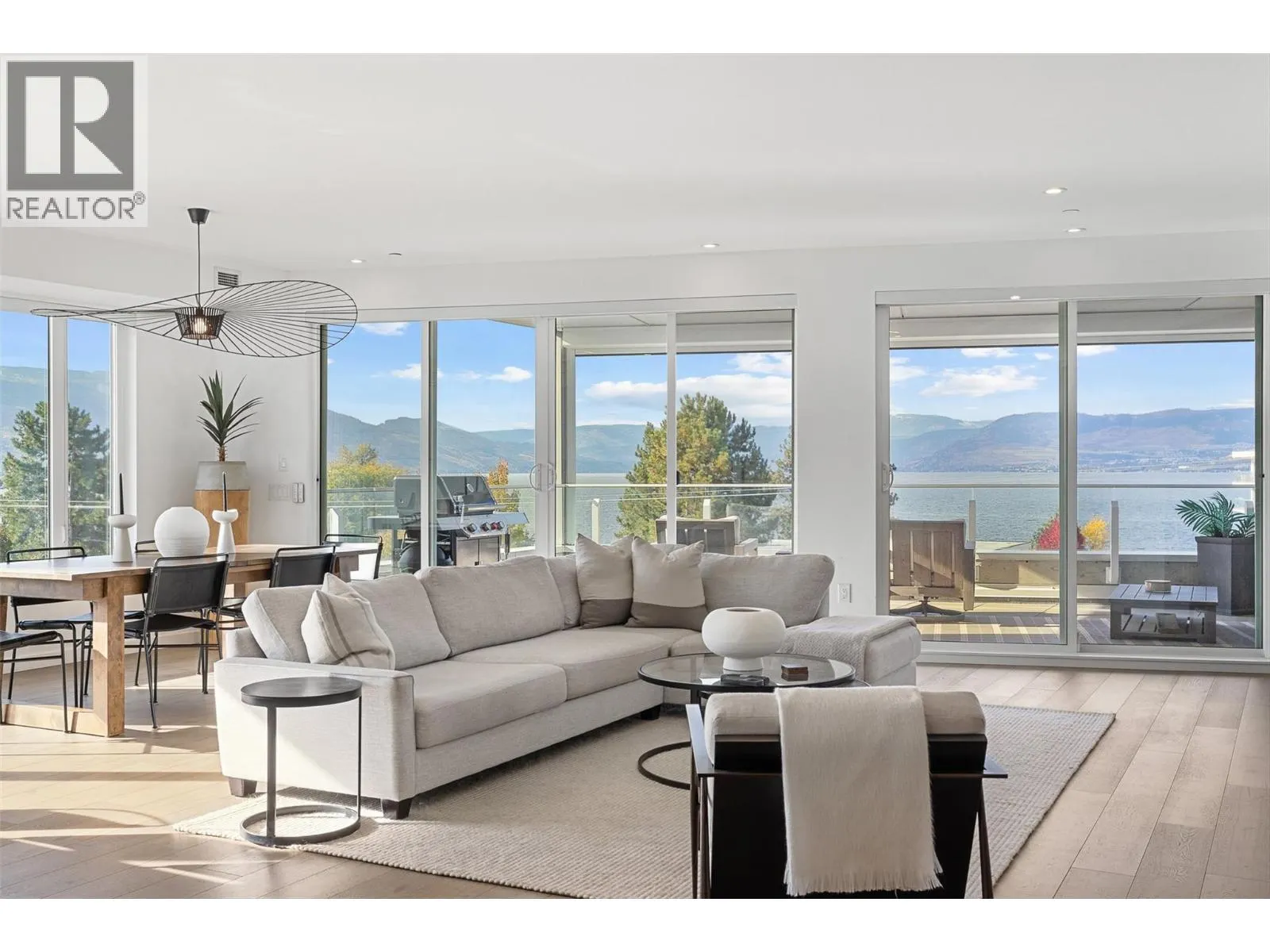 4071 Lakeshore Road Unit# 402