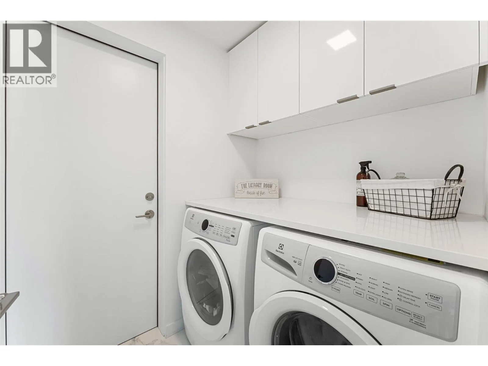 4071 Lakeshore Road Unit# 402