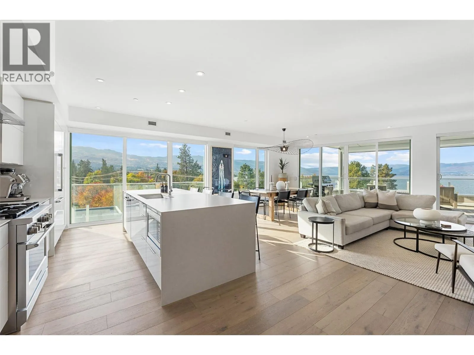 4071 Lakeshore Road Unit# 402