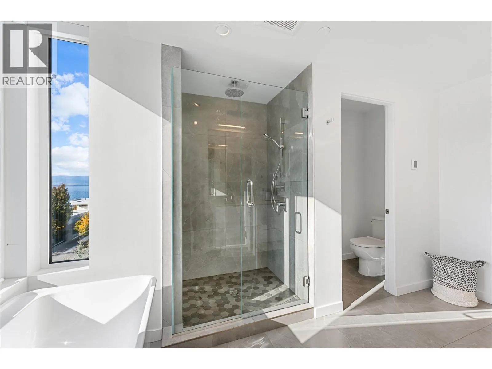 4071 Lakeshore Road Unit# 402