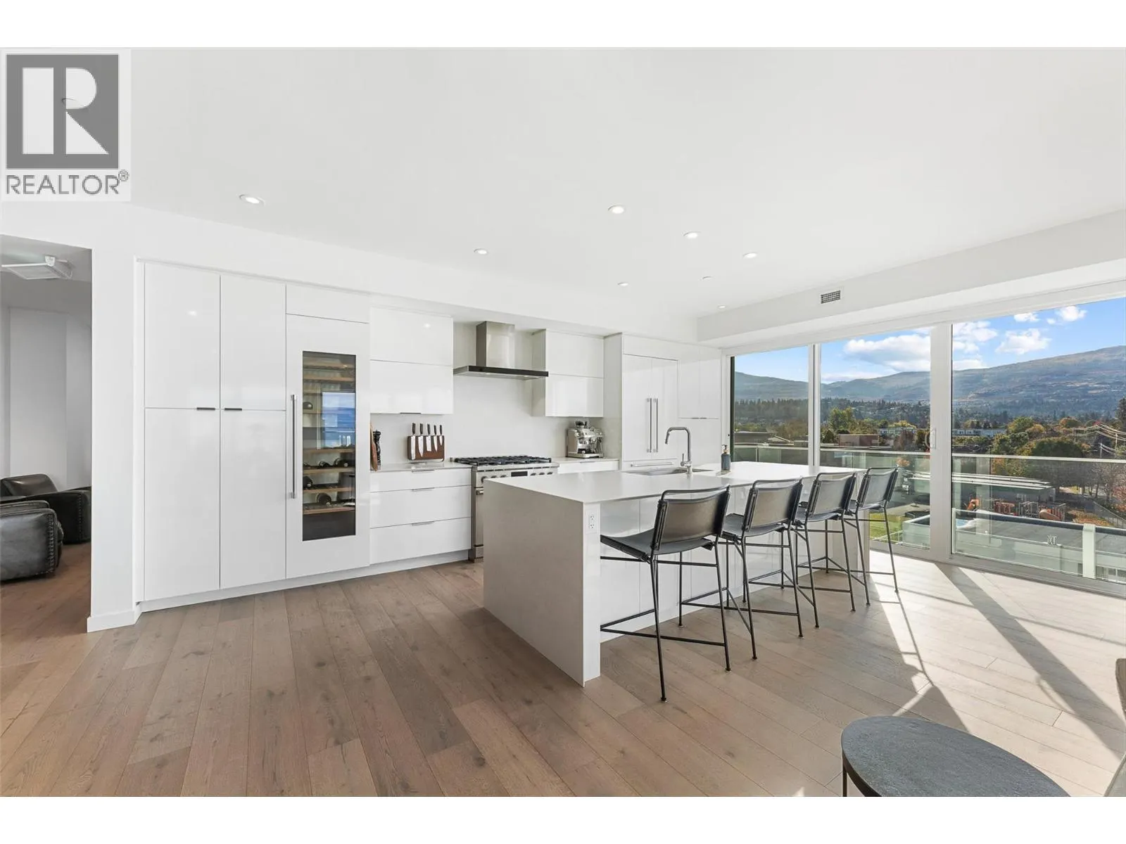 4071 Lakeshore Road Unit# 402