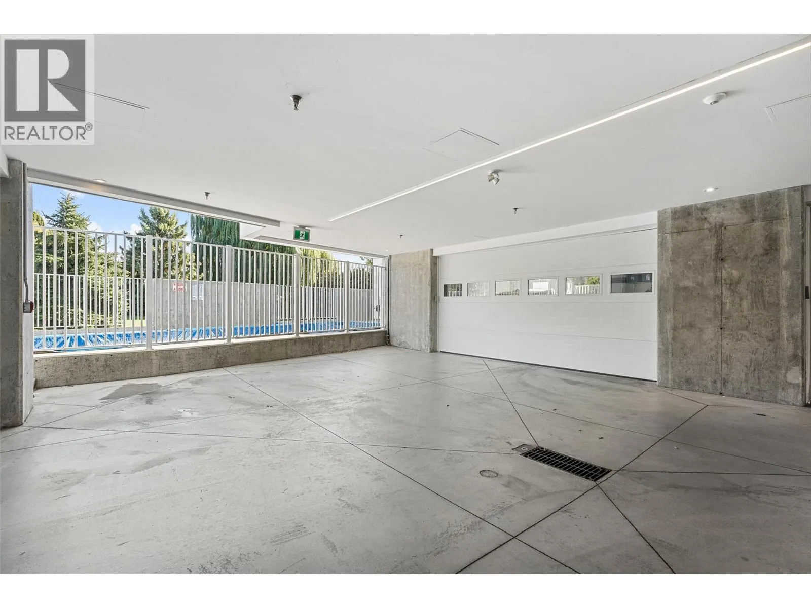 4071 Lakeshore Road Unit# 402