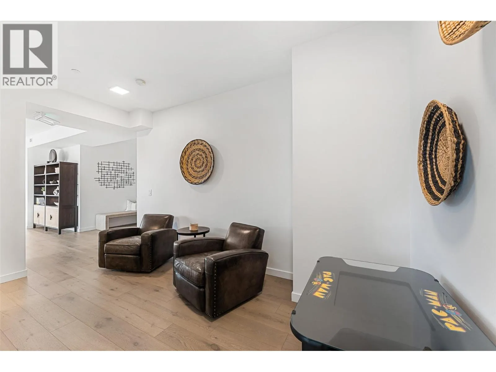 4071 Lakeshore Road Unit# 402