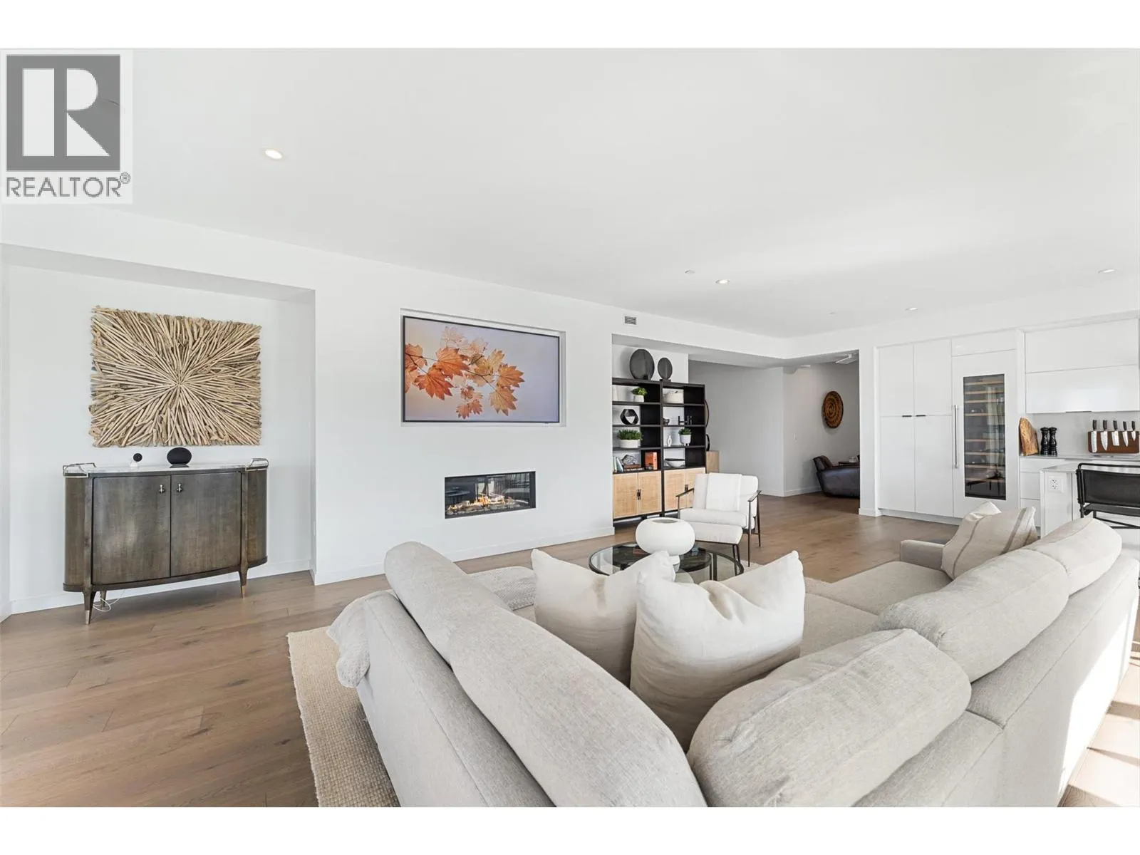 4071 Lakeshore Road Unit# 402