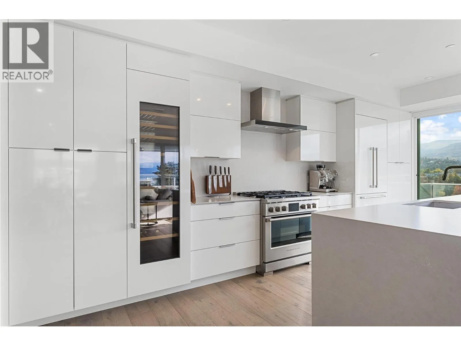4071 Lakeshore Road Unit# 402