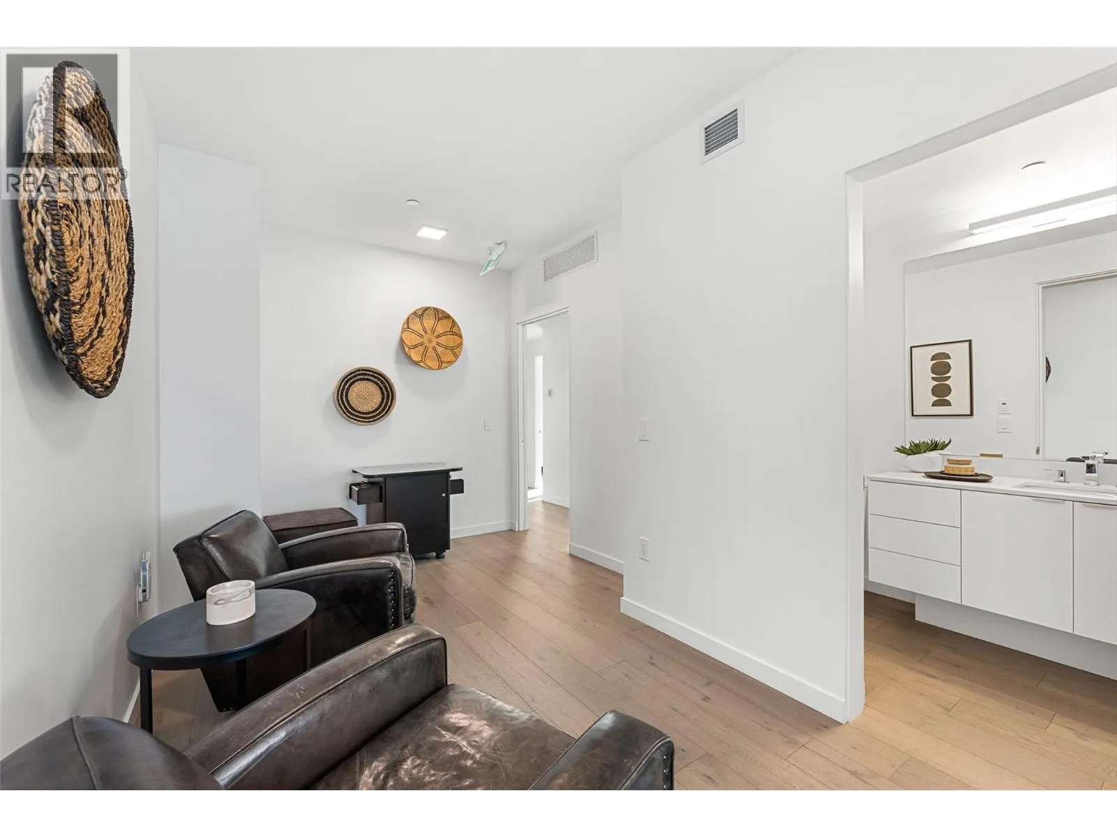 4071 Lakeshore Road Unit# 402