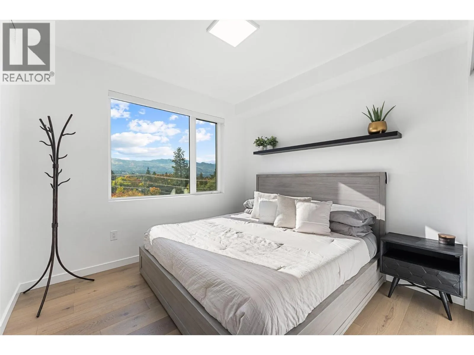 4071 Lakeshore Road Unit# 402