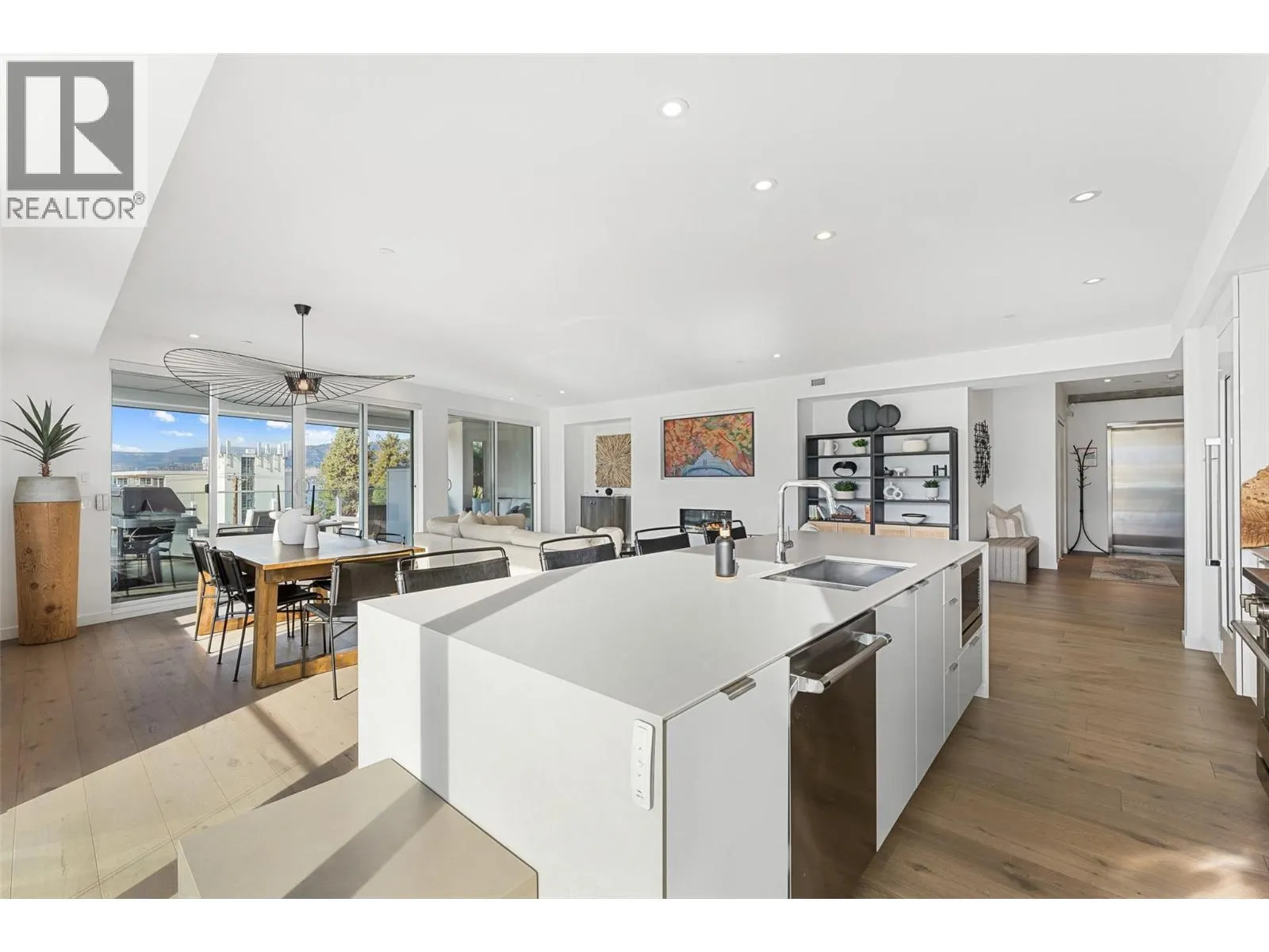 4071 Lakeshore Road Unit# 402