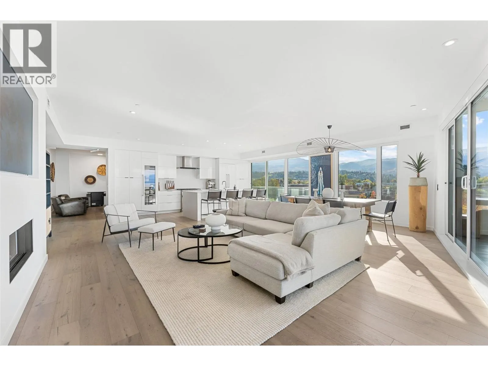 4071 Lakeshore Road Unit# 402