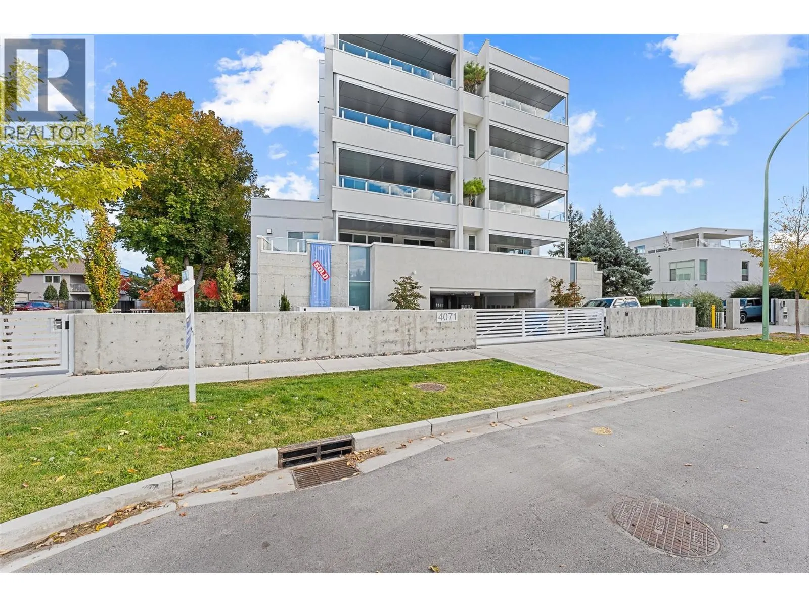 4071 Lakeshore Road Unit# 402