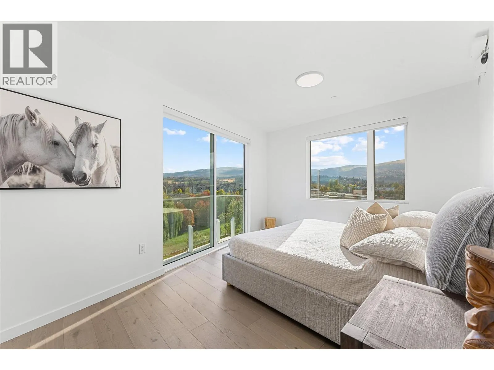 4071 Lakeshore Road Unit# 402