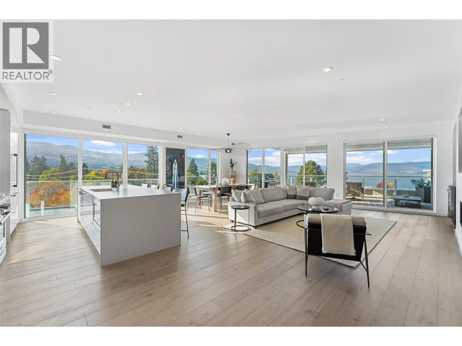 4071 Lakeshore Road Unit# 402
