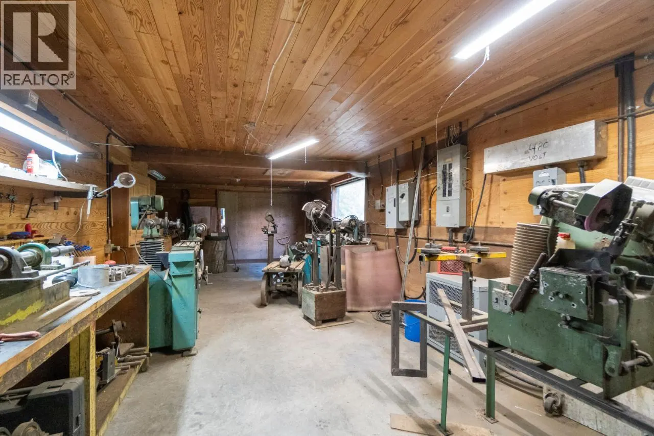 209 LARDEAU RIVER Road