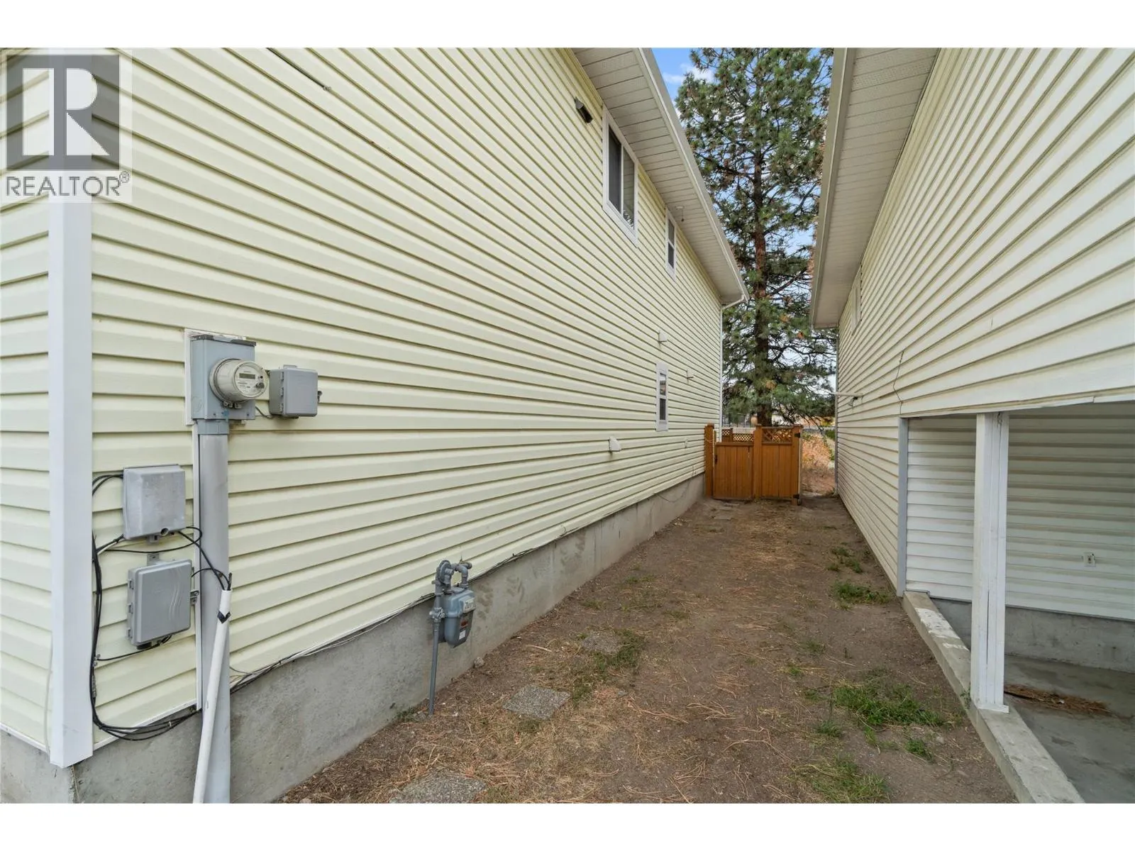 2051 Gladstone Drive