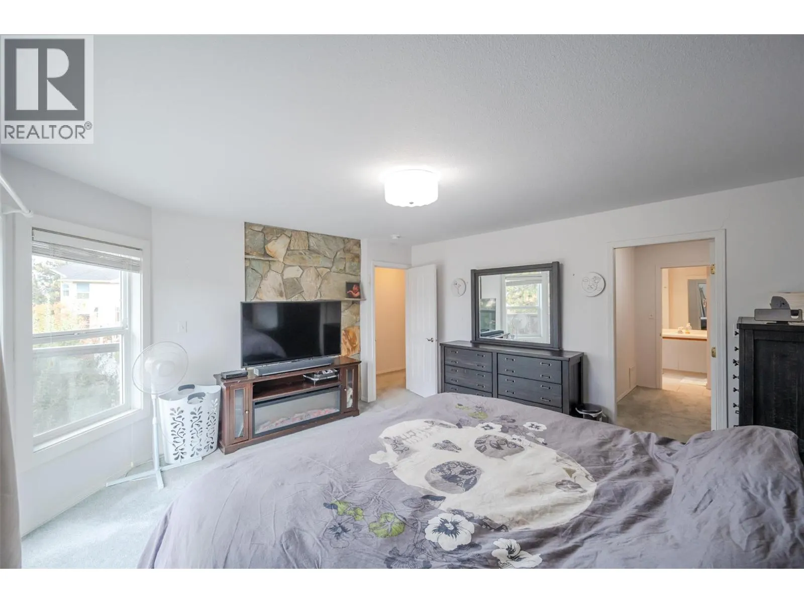 138 EVERGREEN Crescent