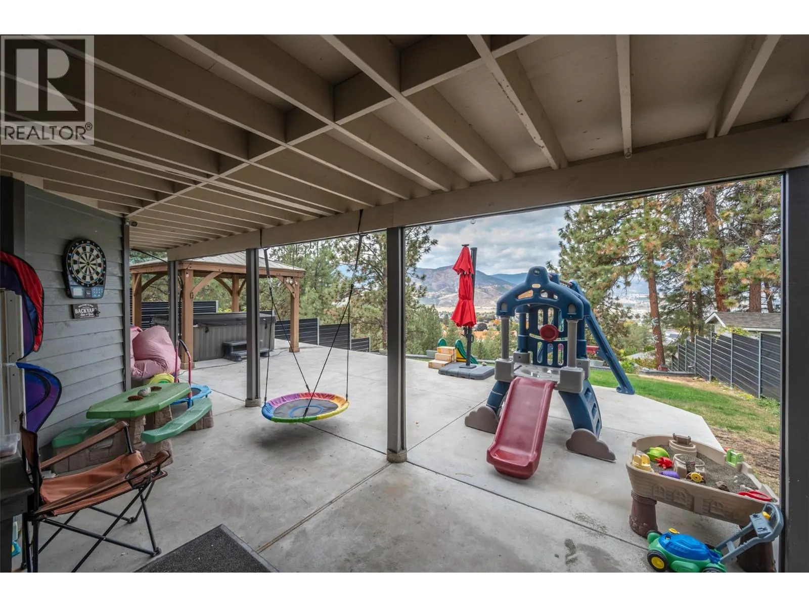 138 EVERGREEN Crescent