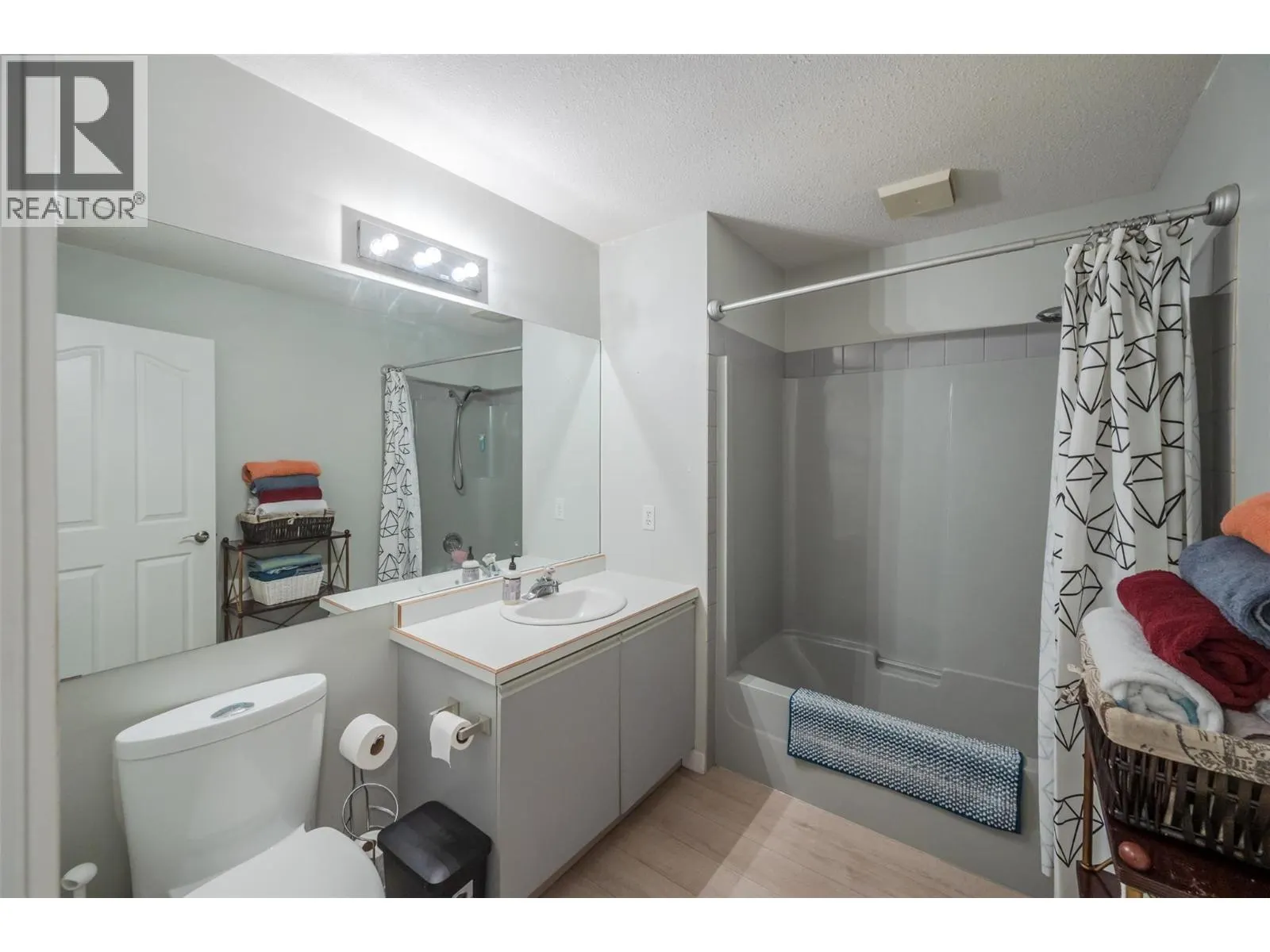 138 EVERGREEN Crescent