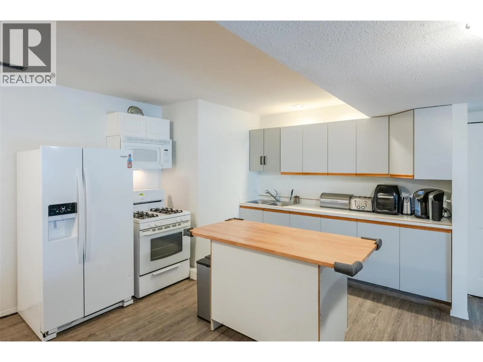 138 EVERGREEN Crescent