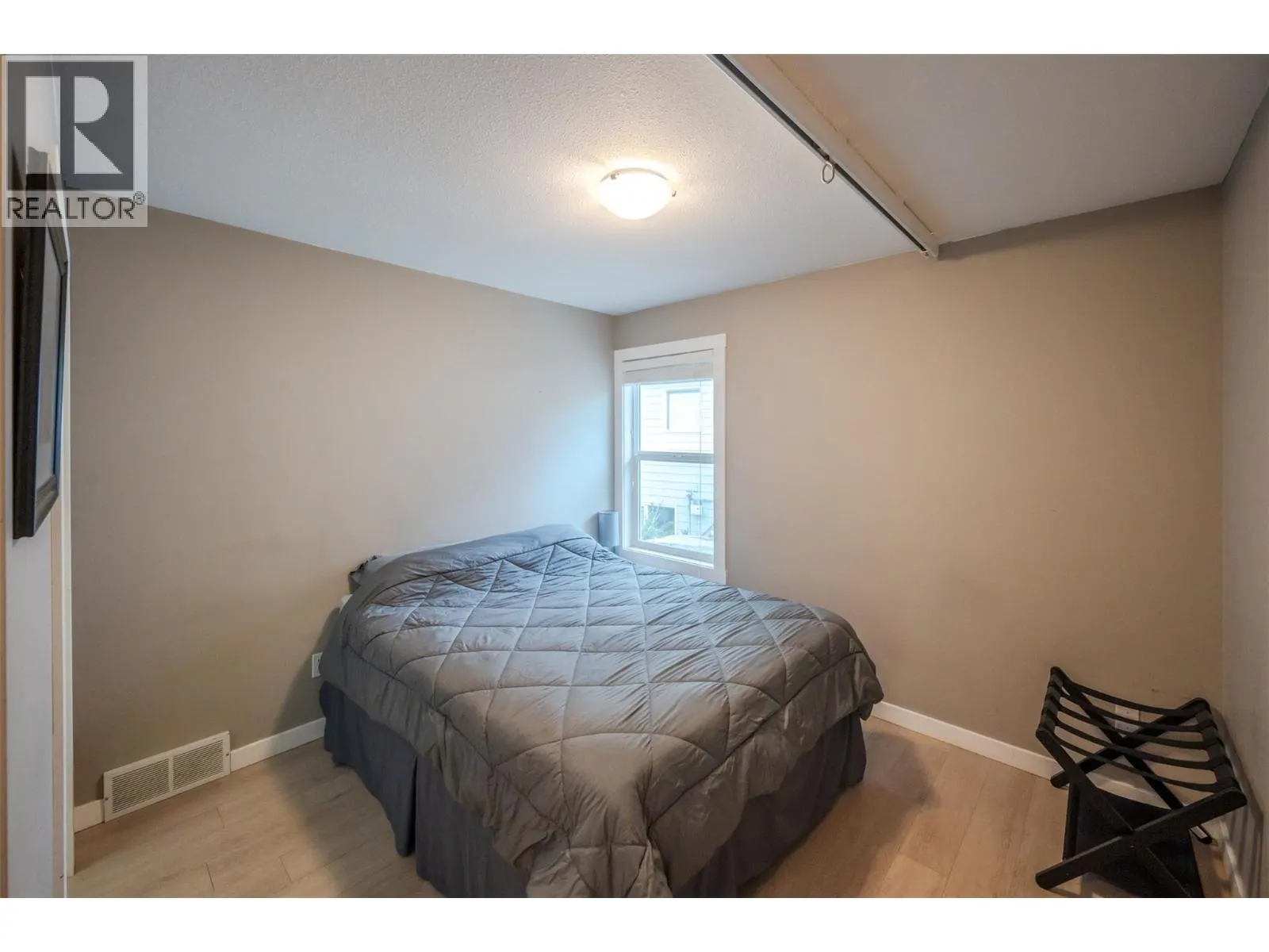 138 EVERGREEN Crescent