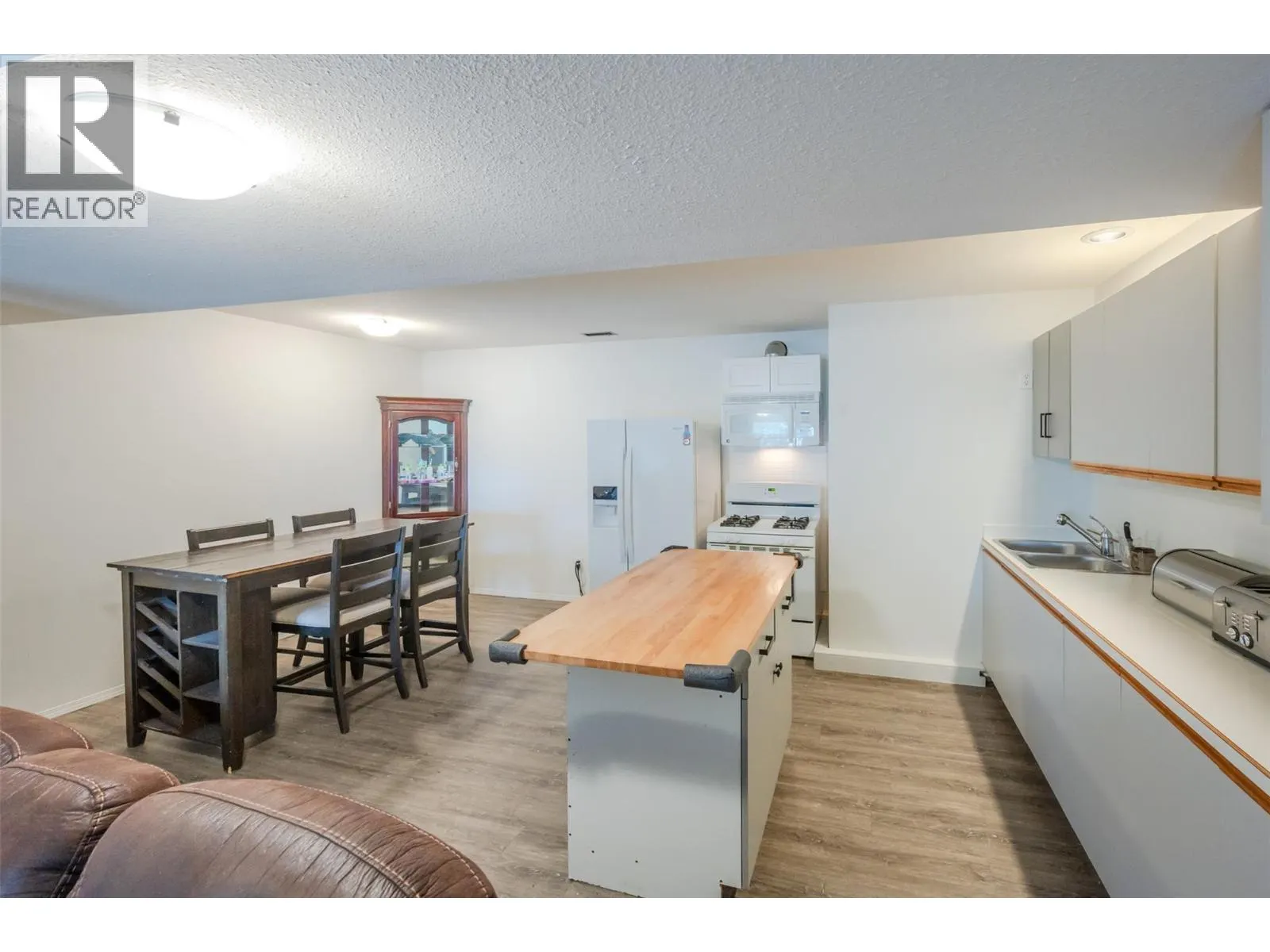 138 EVERGREEN Crescent