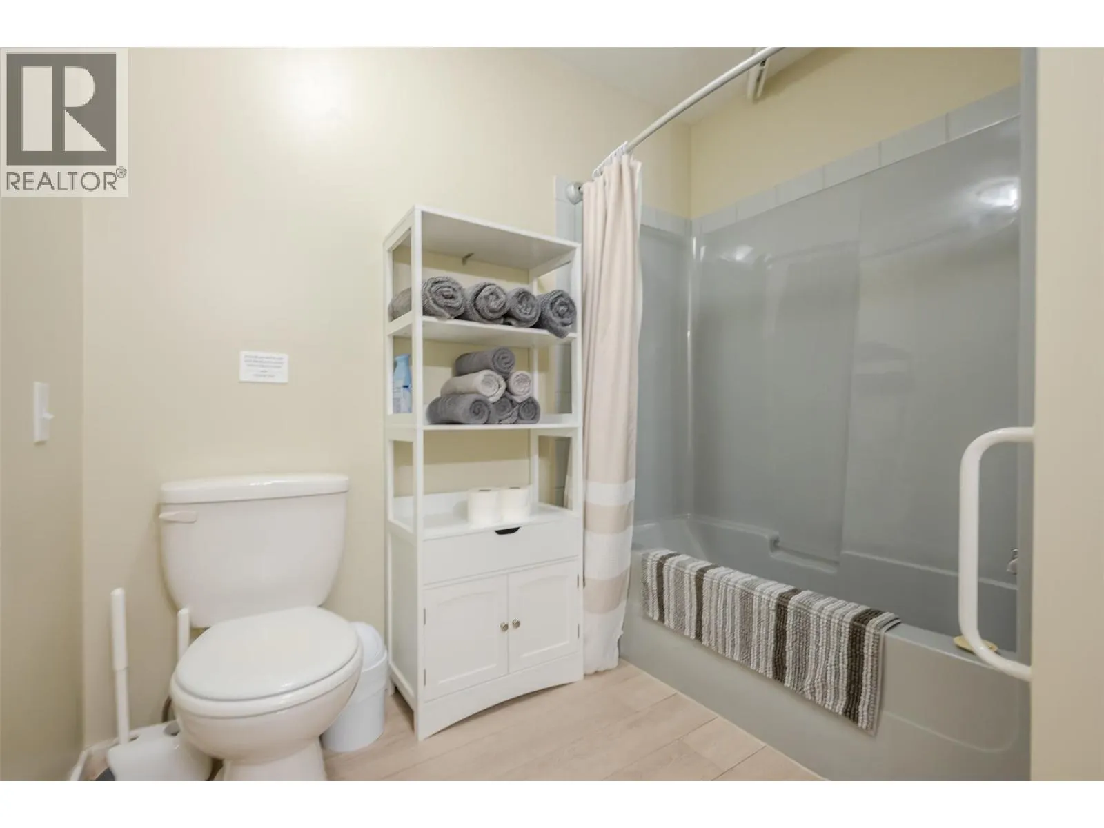 138 EVERGREEN Crescent