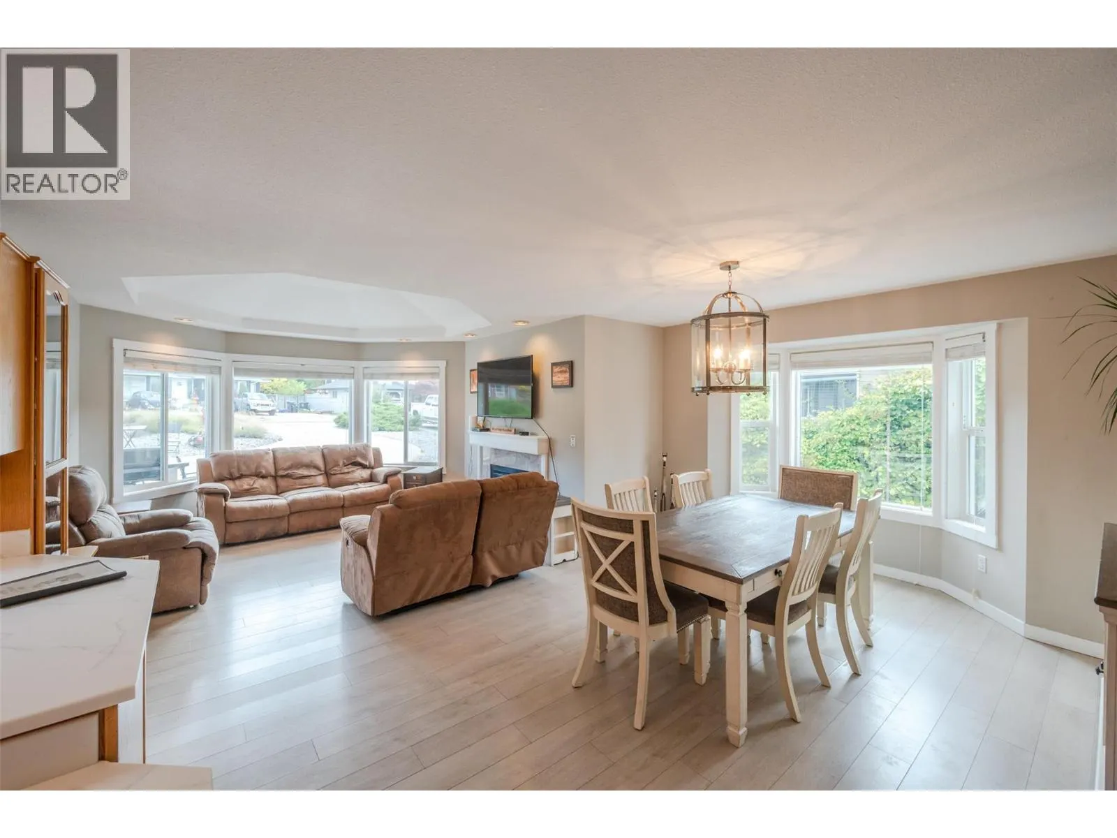 138 EVERGREEN Crescent