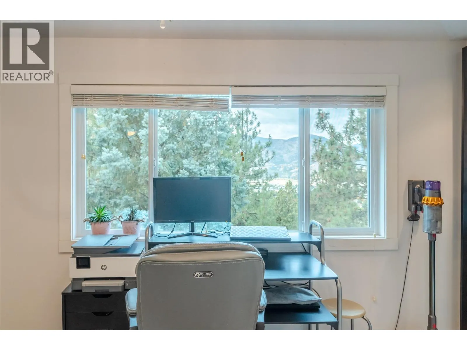 138 EVERGREEN Crescent