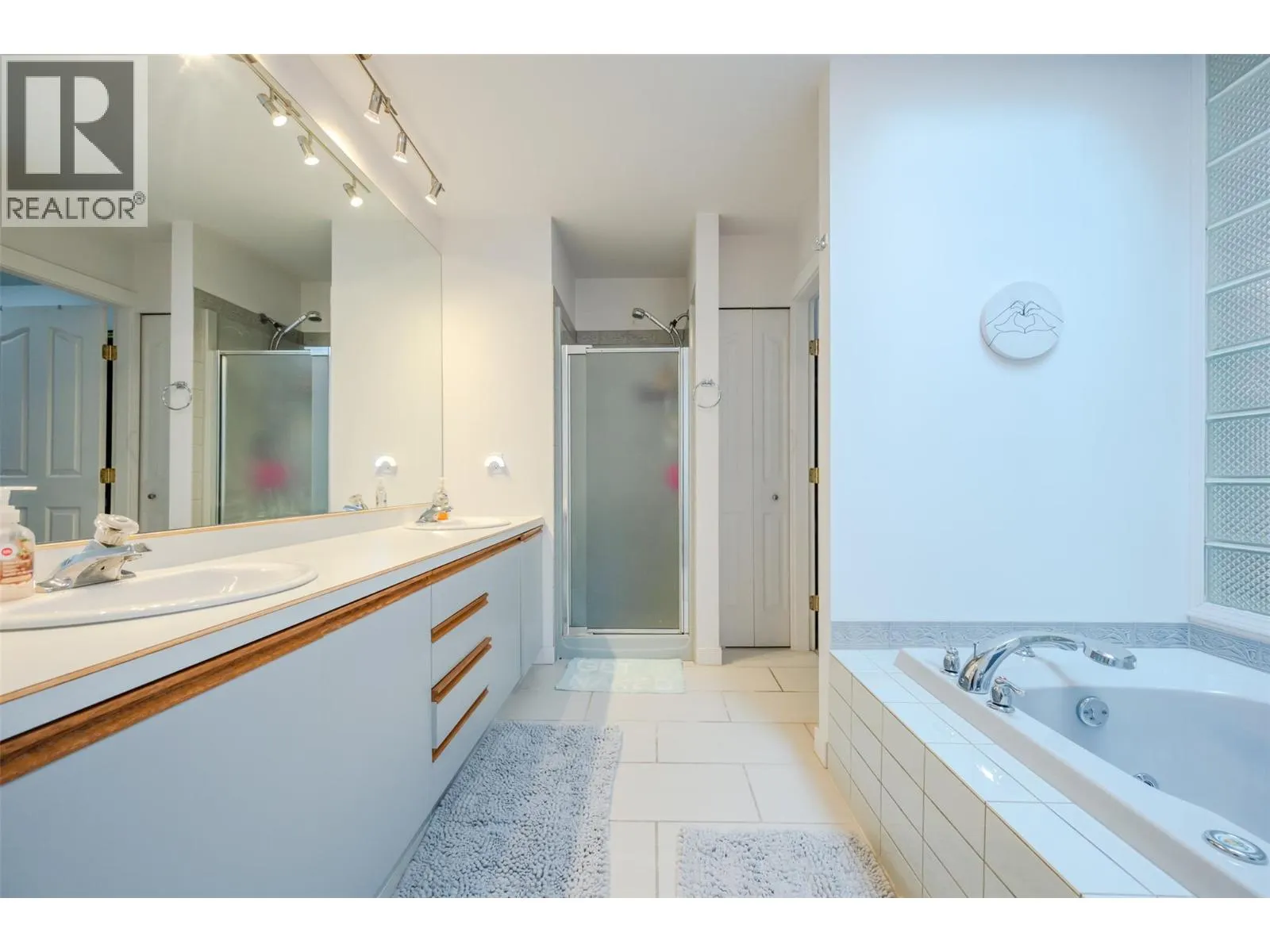 138 EVERGREEN Crescent