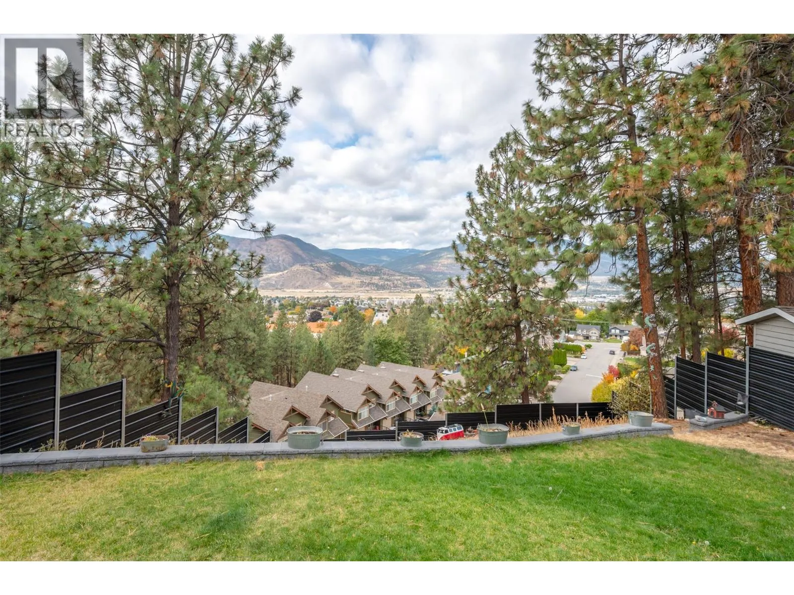 138 EVERGREEN Crescent