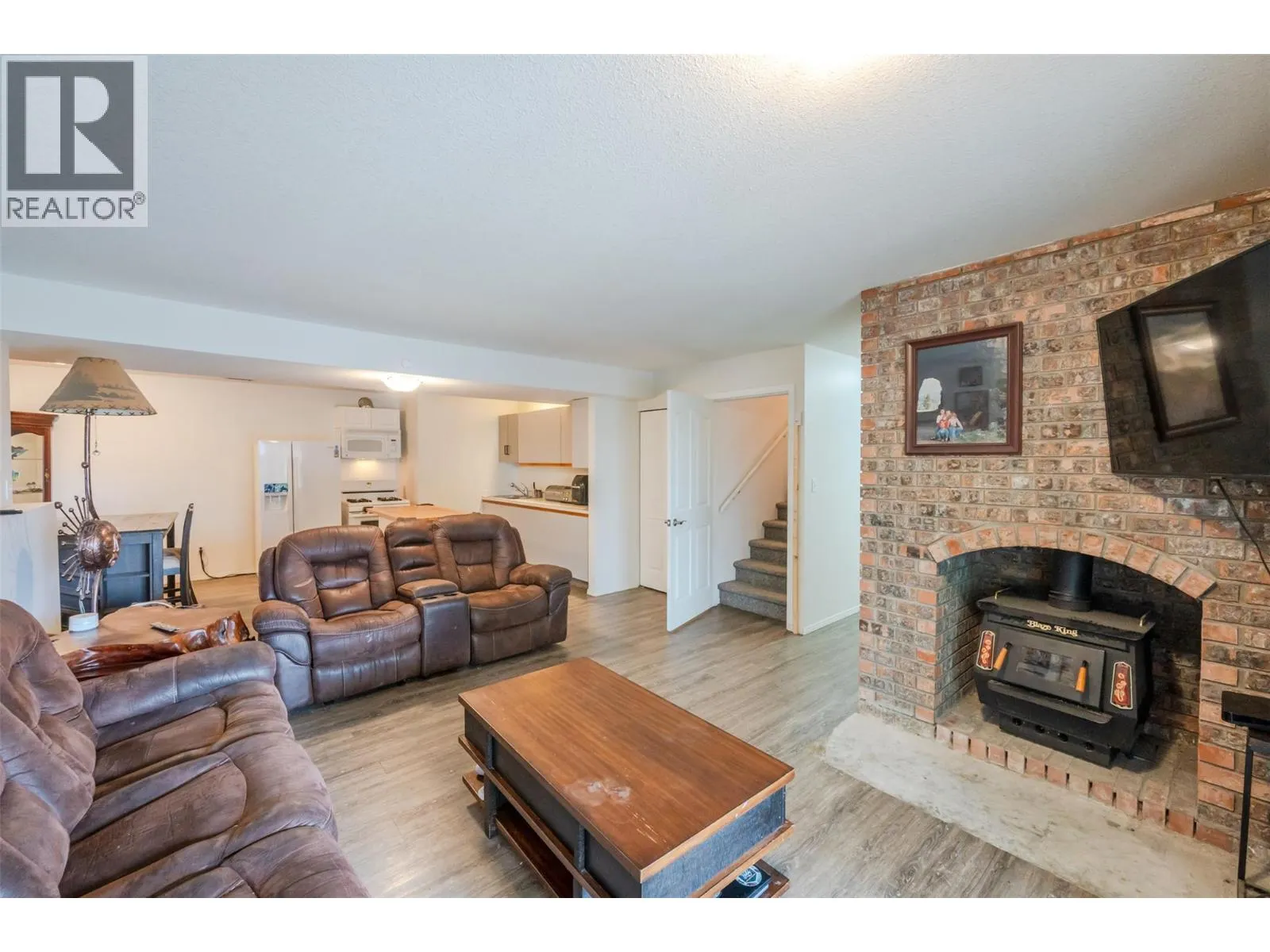 138 EVERGREEN Crescent