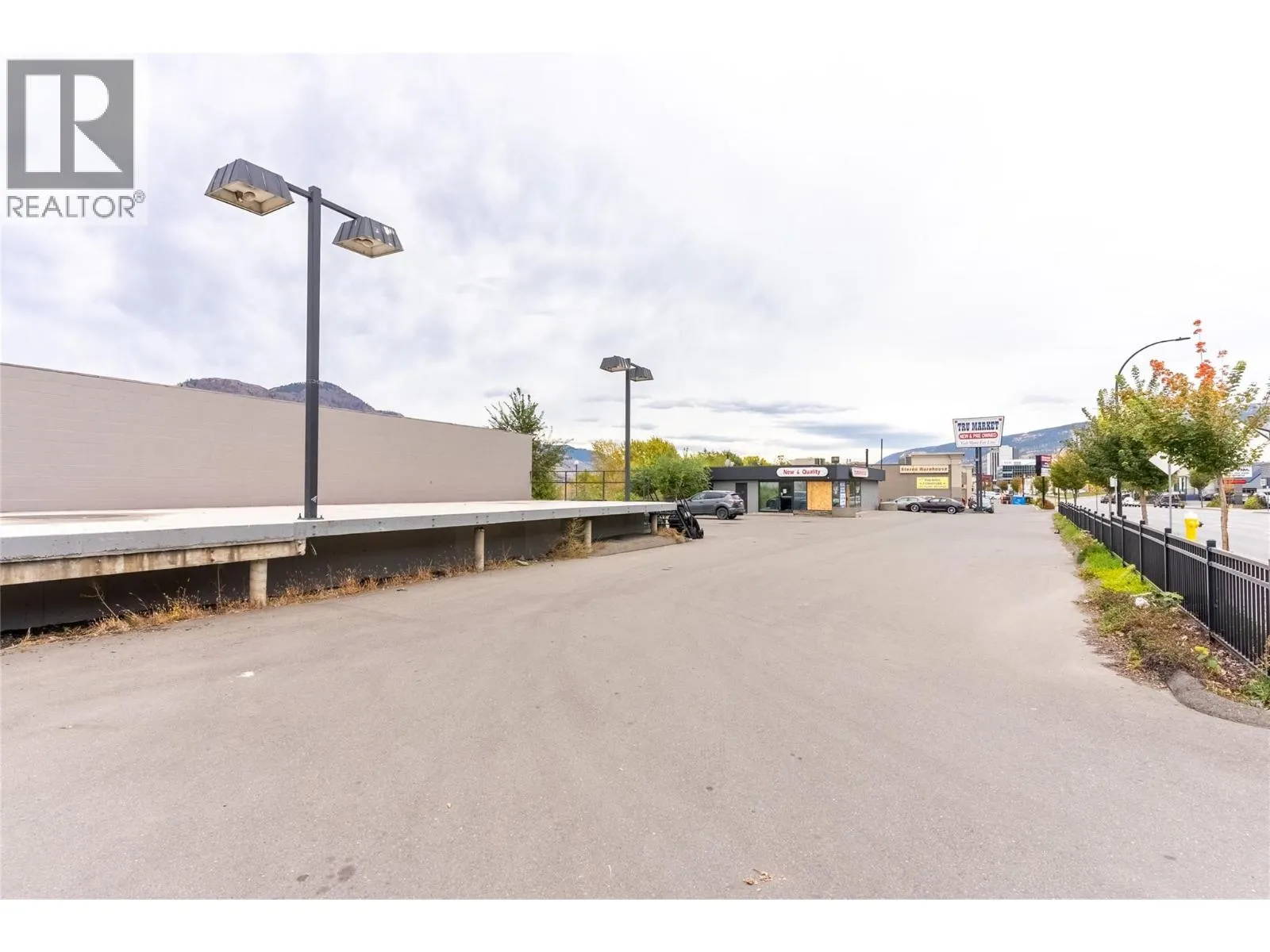 260 VICTORIA  W Street