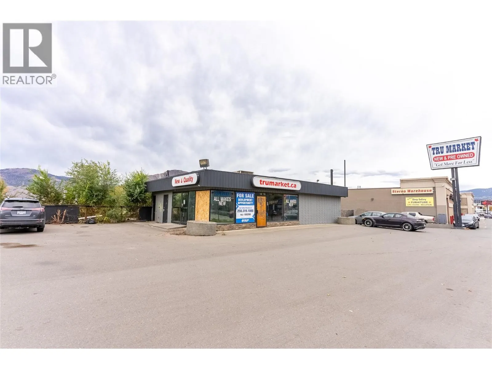 260 VICTORIA  W Street