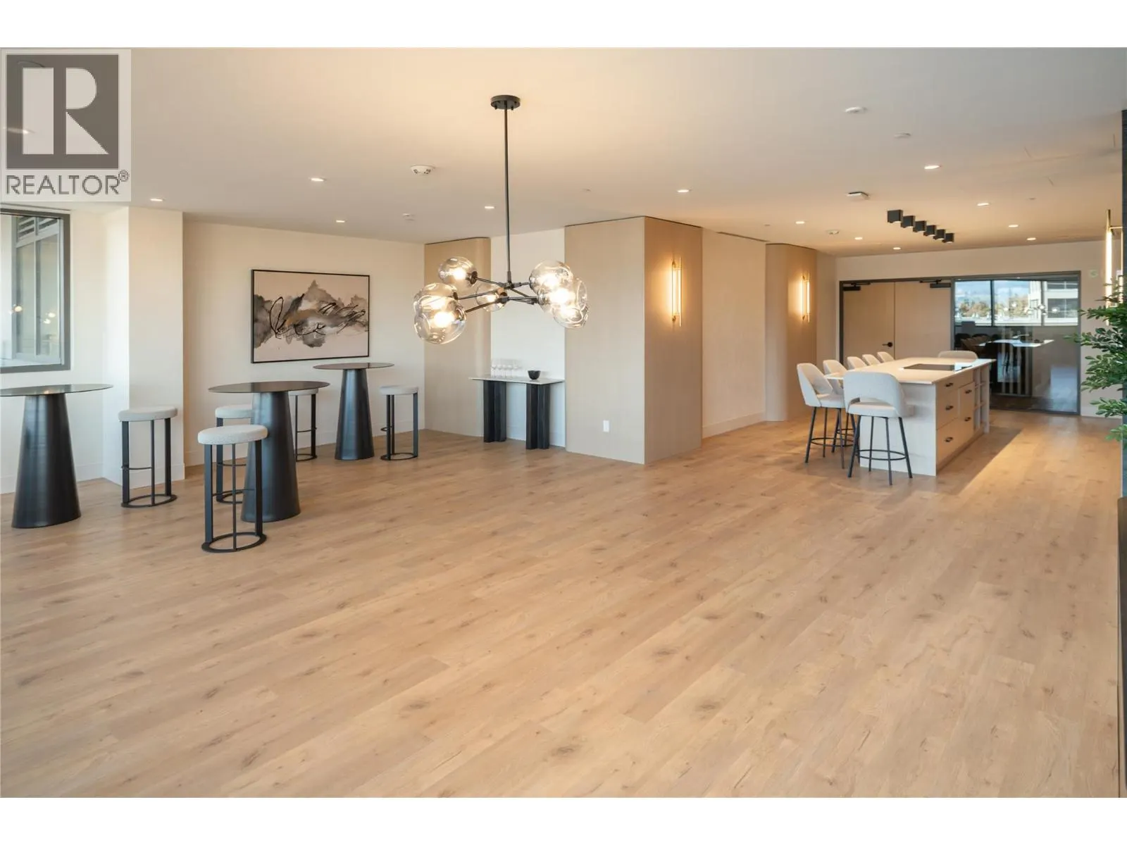 3340 Lakeshore Road Unit# 715