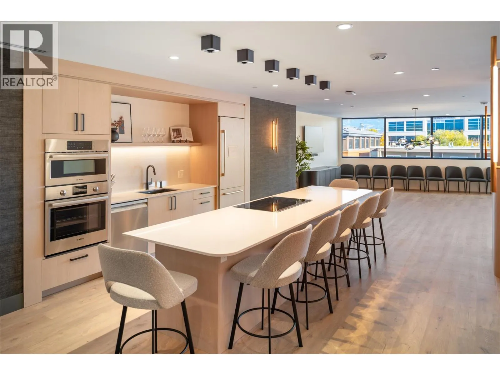 3340 Lakeshore Road Unit# 715