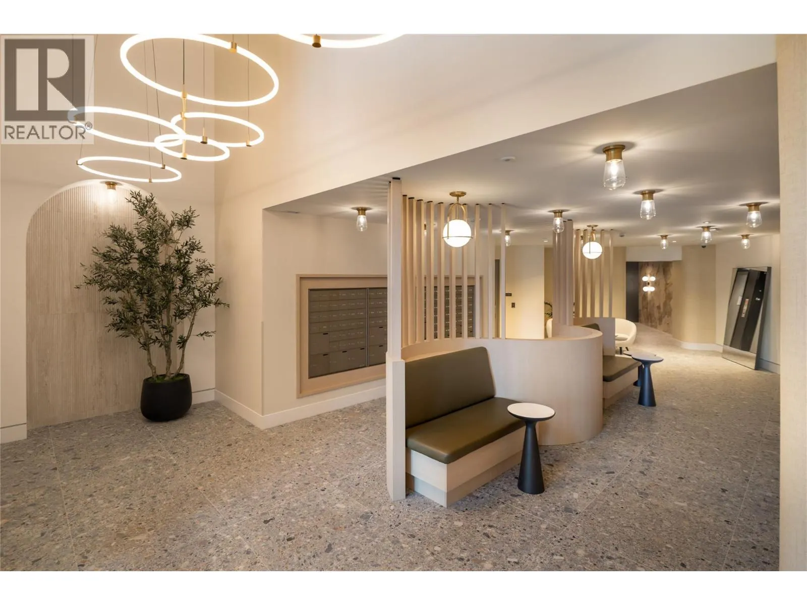 3340 Lakeshore Road Unit# 715