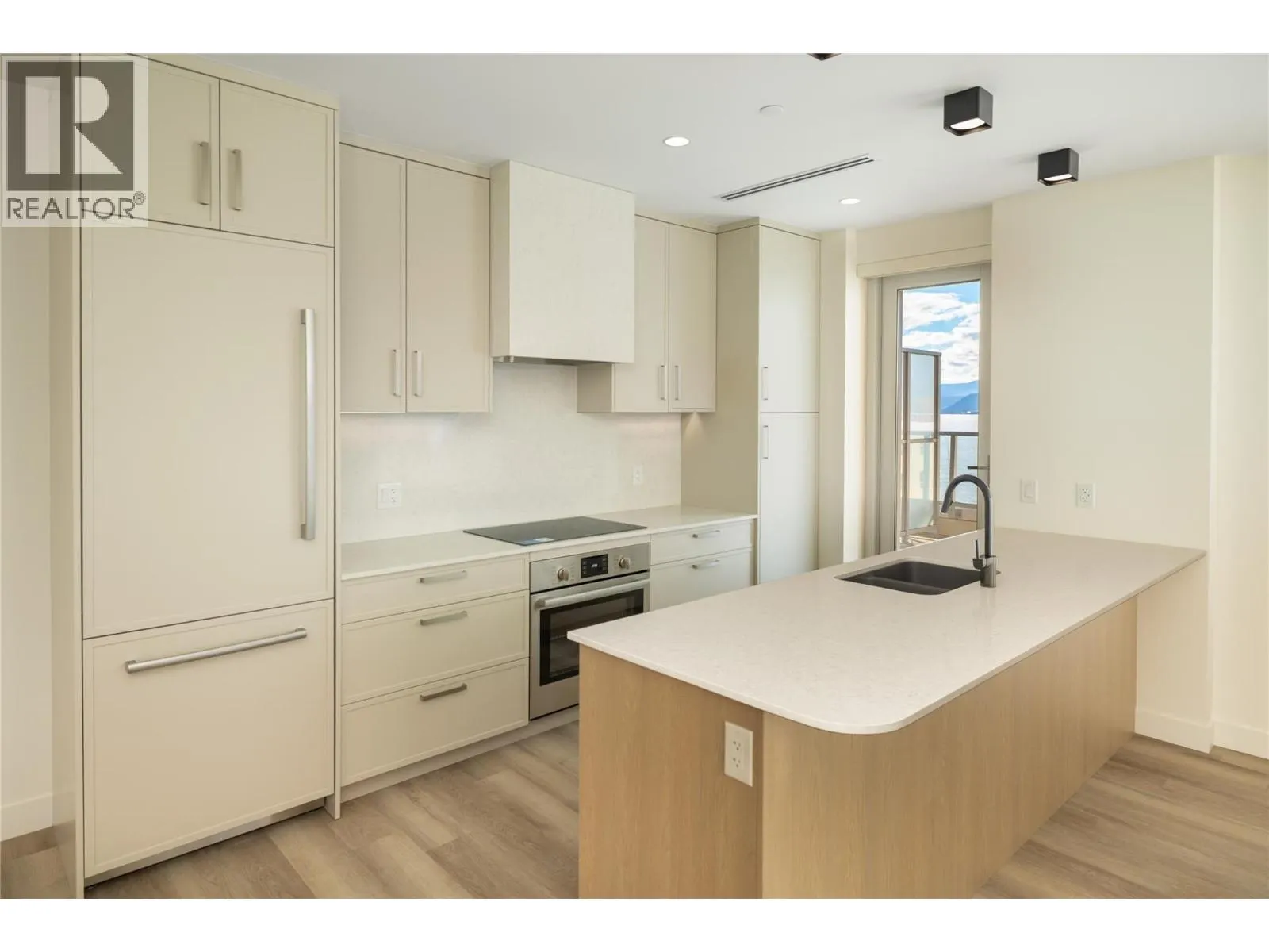 3340 Lakeshore Road Unit# 715