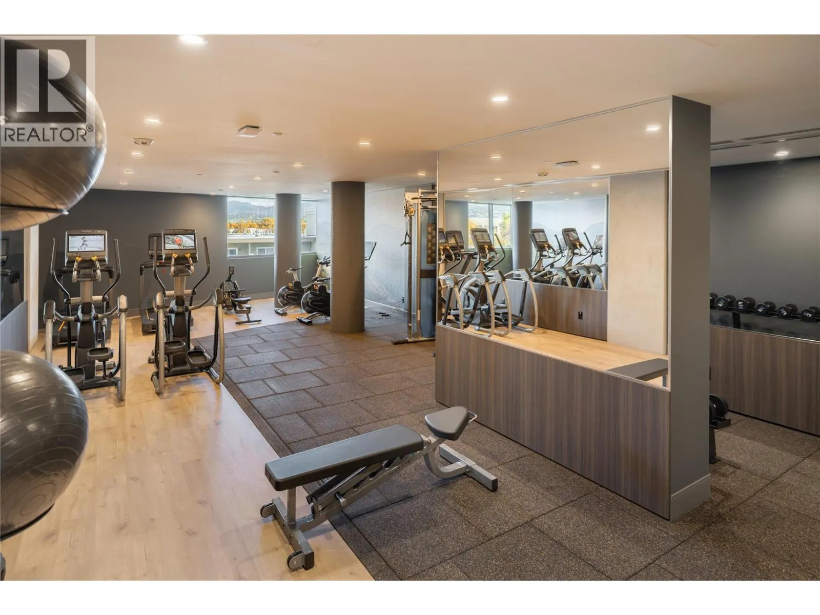 3340 Lakeshore Road Unit# 715