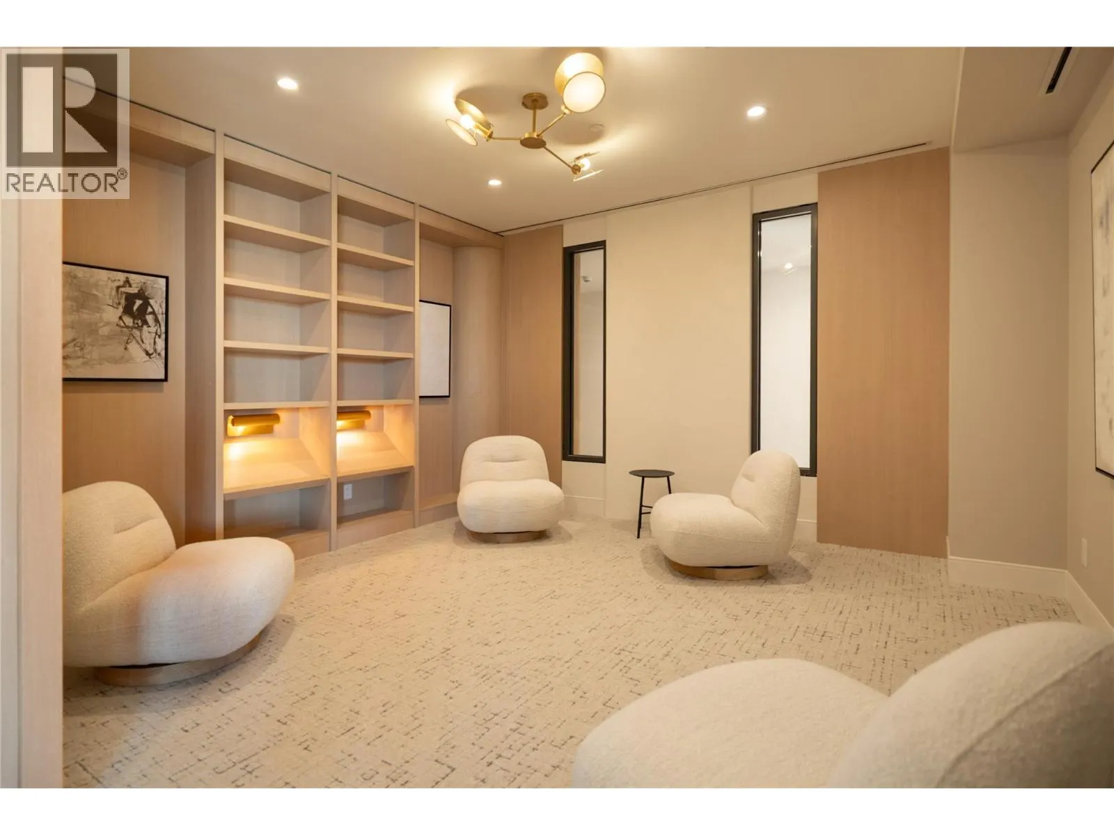 3340 Lakeshore Road Unit# 715