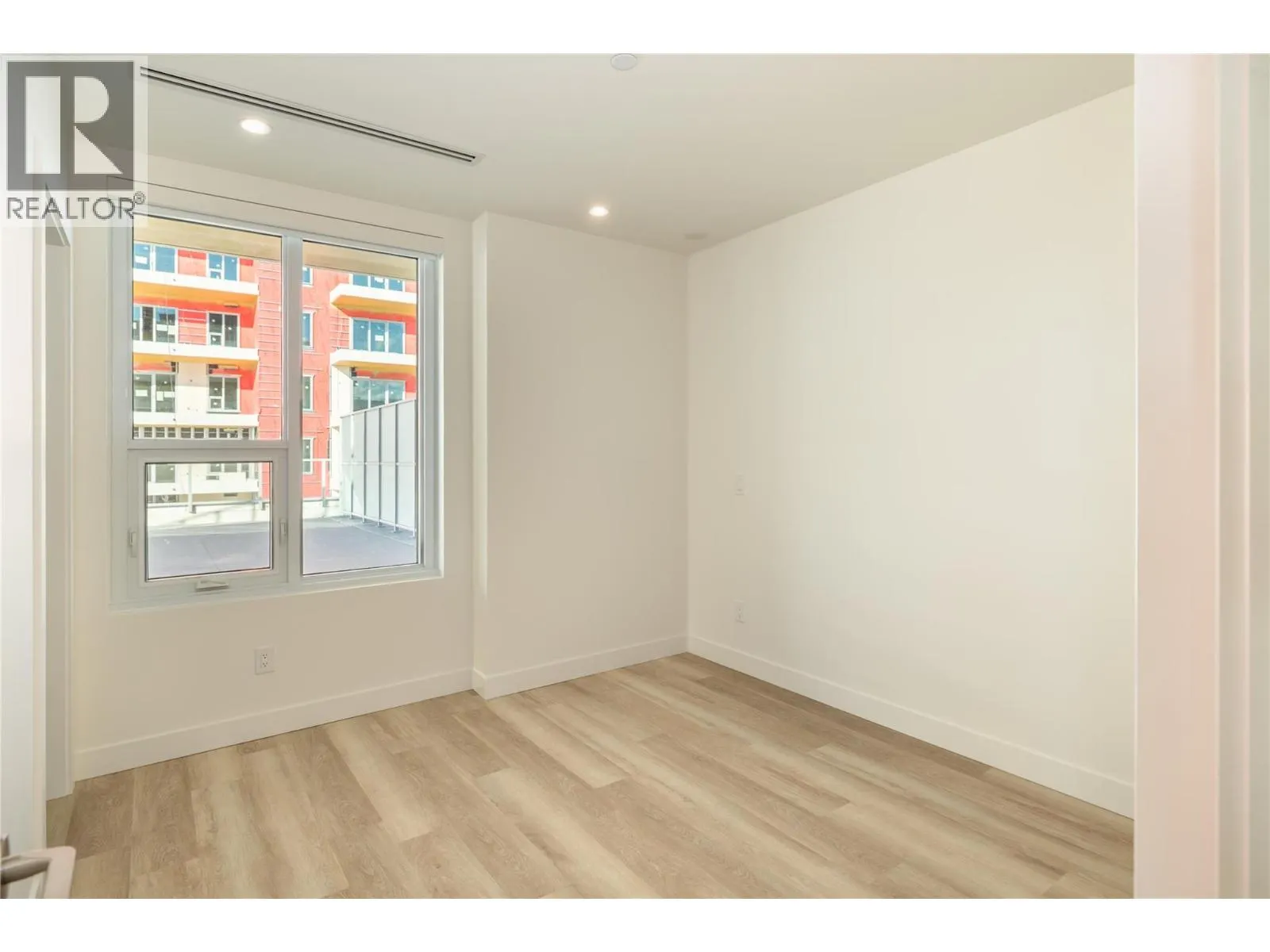 3340 Lakeshore Road Unit# 715