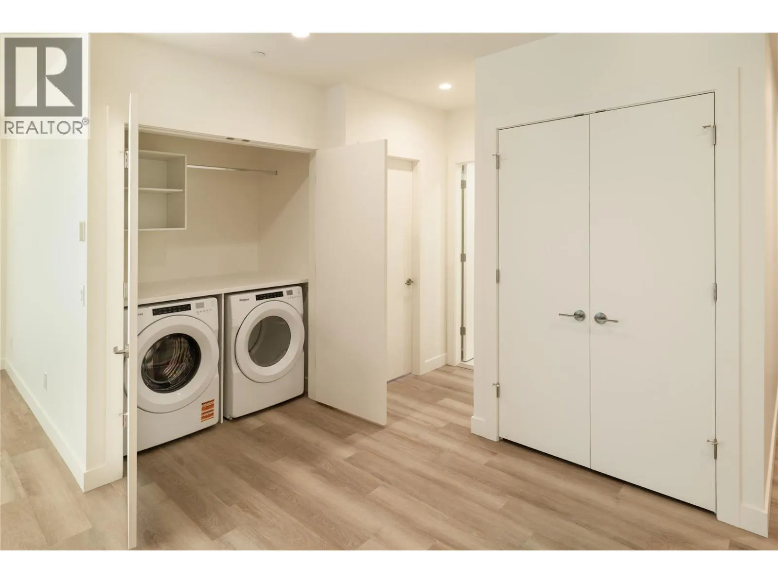 3340 Lakeshore Road Unit# 715