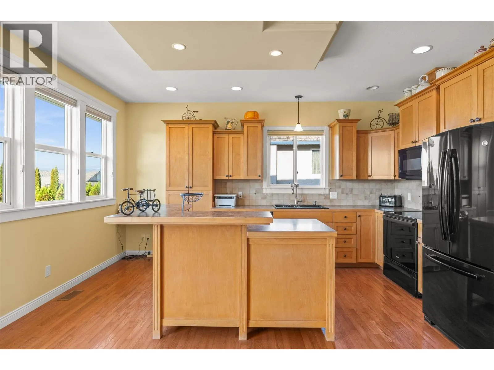 6785 Foothills Drive