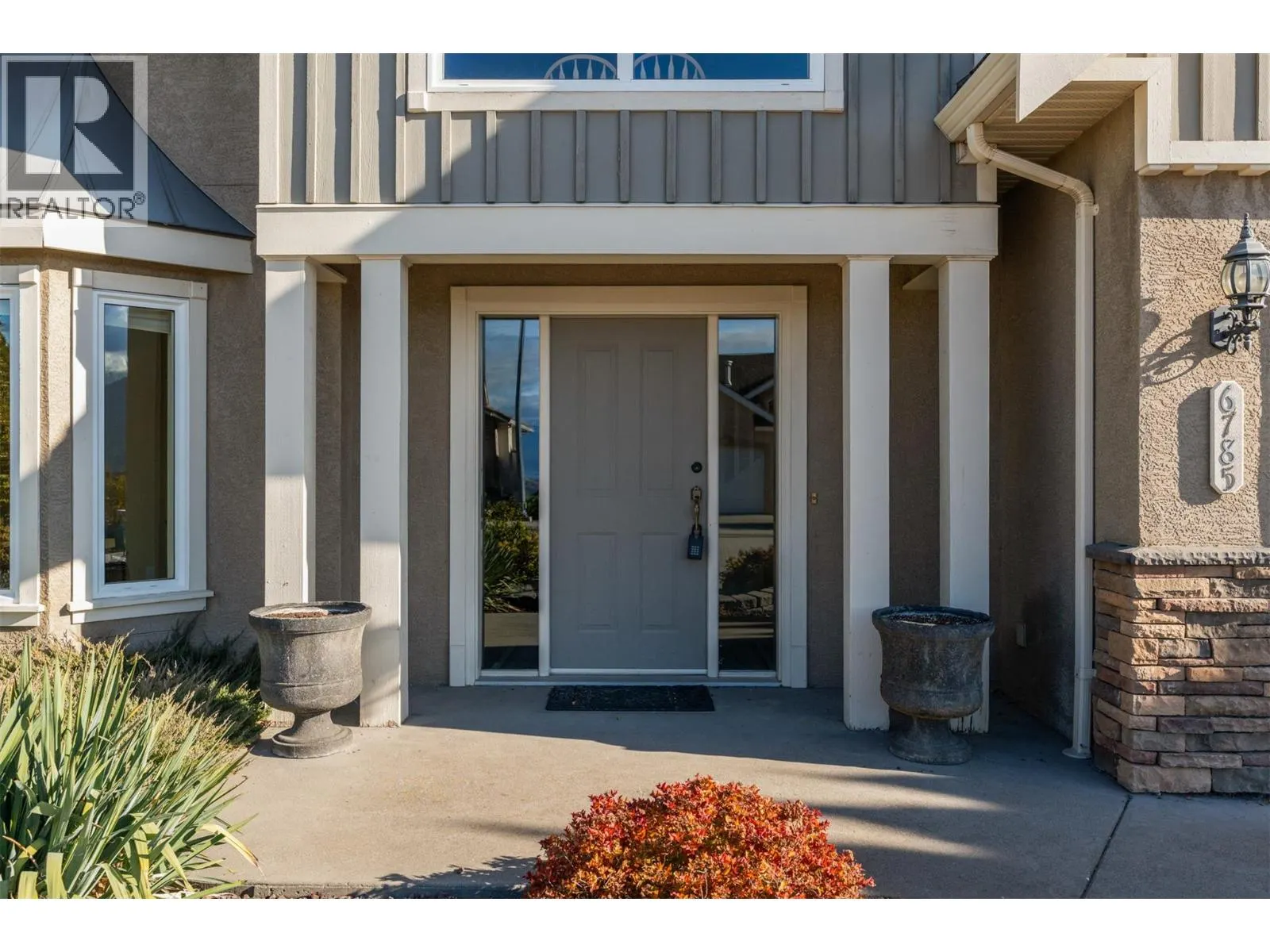 6785 Foothills Drive